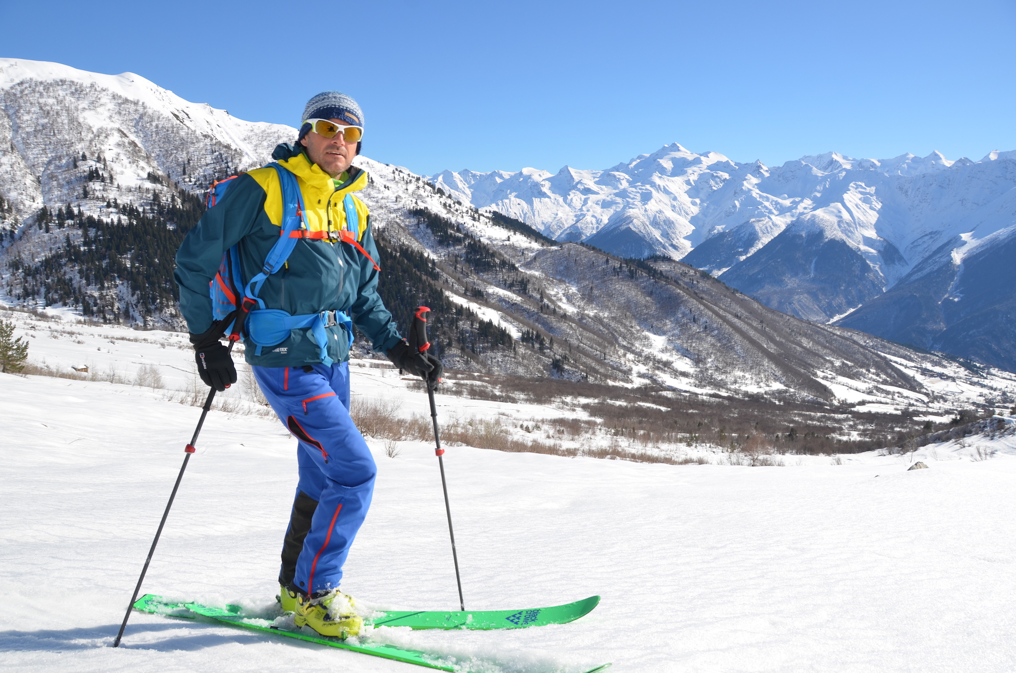 Mountain Tracks guide Olly Allen employing a light weight pin binding setup